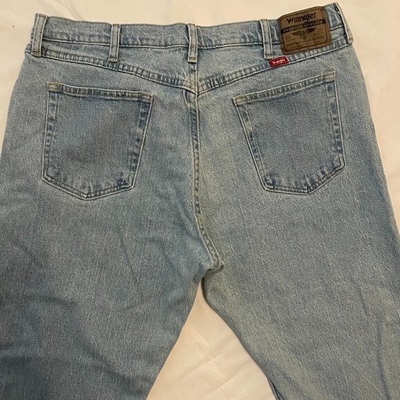 Wrangler Premium Quality Light Wash Straight Leg Mens Denim Jeans Size 36X30 - Picture 4 of 8